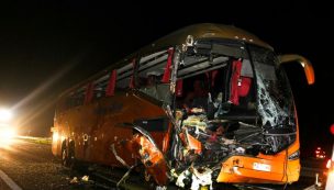 Choque entre un camión y un bus deja dos fallecidos y más de 20 lesionados en la Ruta 68