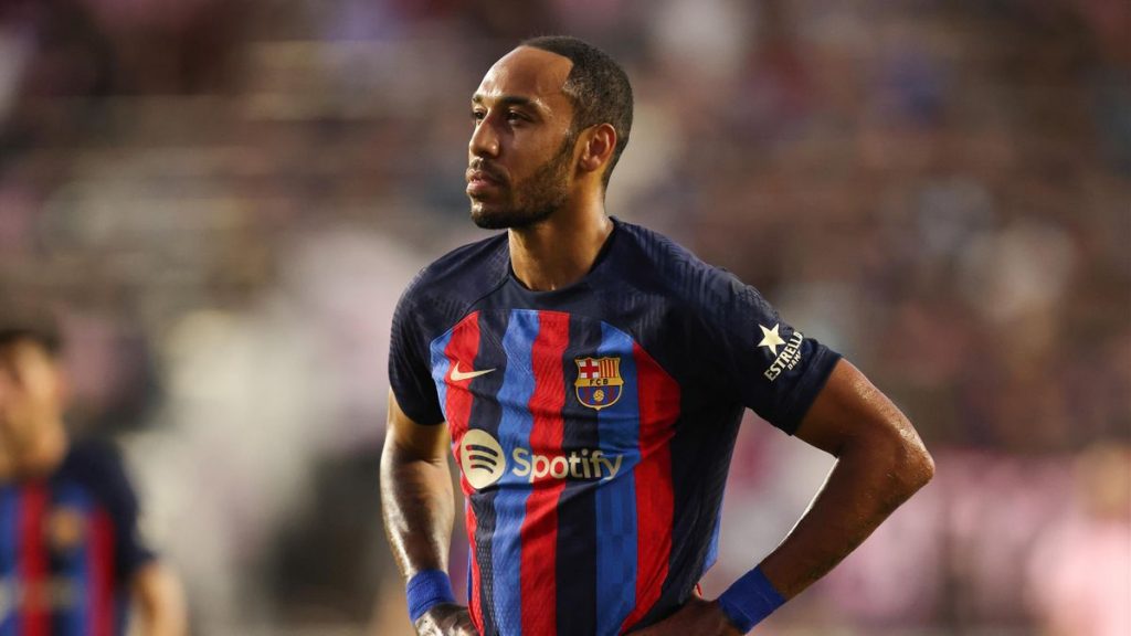 Asaltan, amedrentan con armas y golpean a Pierre Emerick Aubameyang
