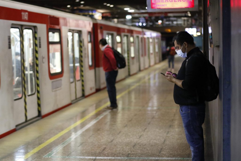 Metro de Santiago: Estaciones Baquedano y U. de Chile vuelven a estar disponible