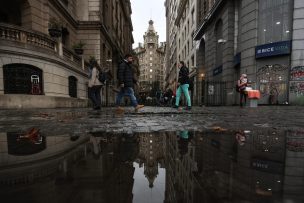 Lluvia en Santiago: Hasta 50 milímetros de agua podrían caer en la RM este viernes y sábado