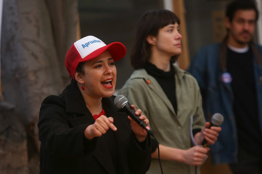 “Los diseños que la ANFP reprueba, fueron realizados por los mismos hinchas”: La respuesta de Karol Cariola ante polémica publicación