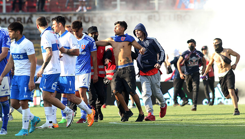 Universidad de Chile condena los incidentes en el clásico y evaluará sanciones