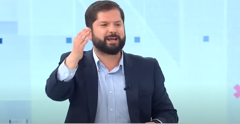 “Que me traigan una Constitución del ’80…”: Presidente Boric afirma que no tendría problema en firmar actual Carta Magna