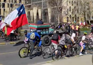 Adherentes por el Apruebo y Rechazo protagonizaron incidentes en Alameda