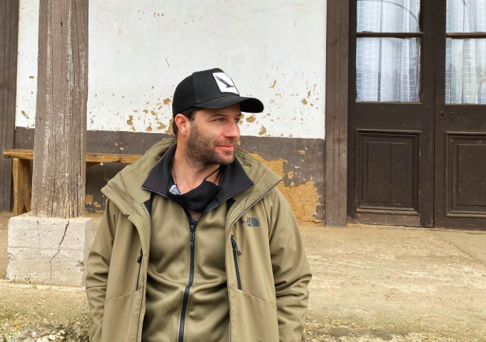 “Bienvenida nuestra pequeña viajera”: Actor Cristián Arriagada anuncia el nacimiento de su hija con tierna fotografía