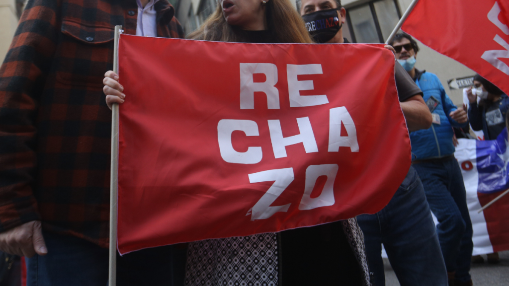 Medida “desesperada” y “tramposa”: Las reacciones de oposición tras acuerdo firmado por el oficialismo para reformar nueva Constitución