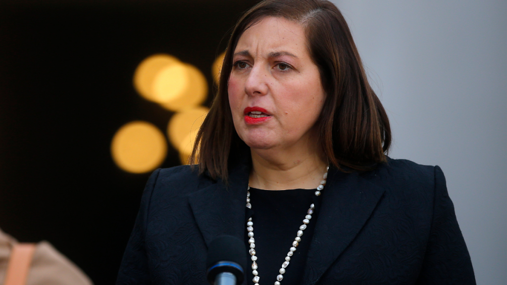 Presidenta del PS arremete contra la gestión de Hassler: “Ese descontrol y suciedad que tiene Santiago no puede ser”