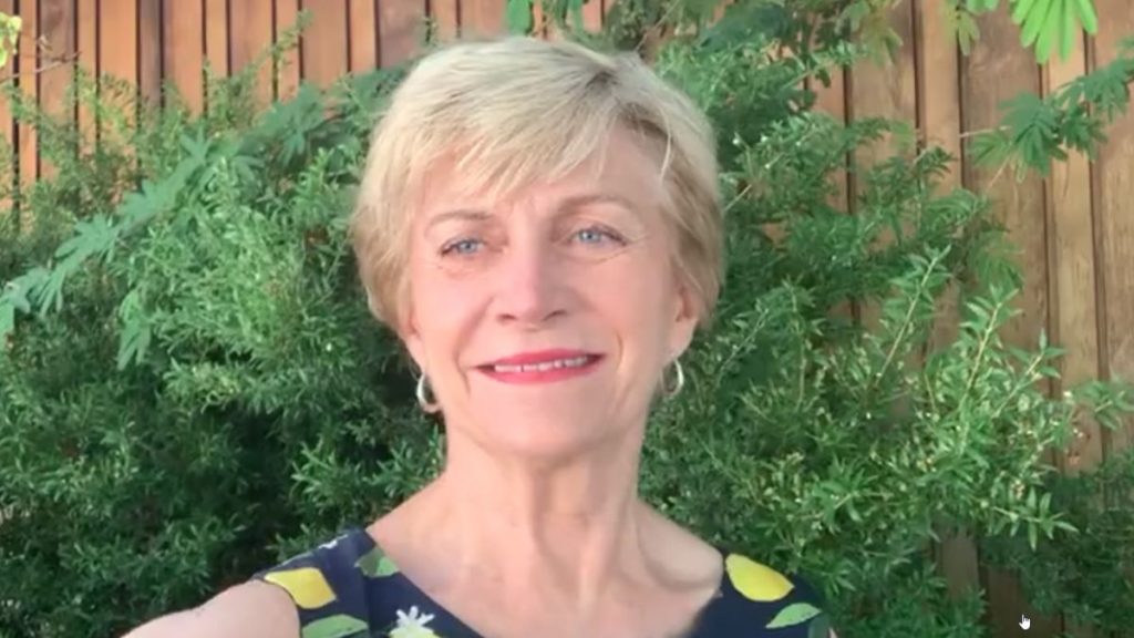 Evelyn Matthei sorprendió con interpretación de hit “Ultra Solo” en piano