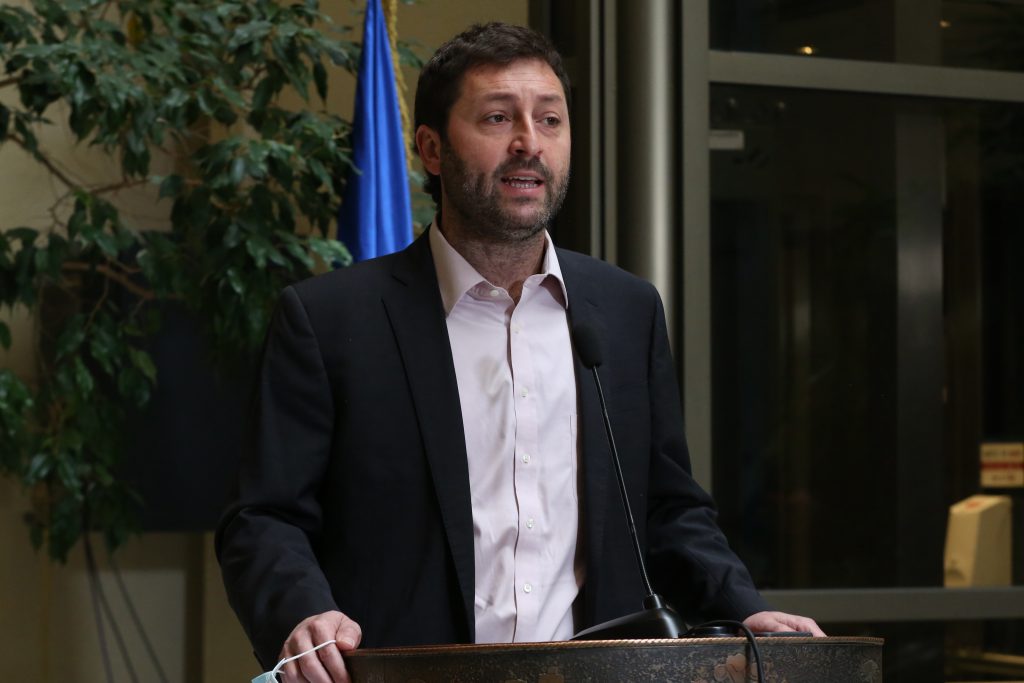 UDI anuncia acusación constitucional contra Pardow si no 
