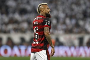 Un líder nato: Vidal instó a sus compañeros a regalar sus camisetas a la hinchada del Flamengo