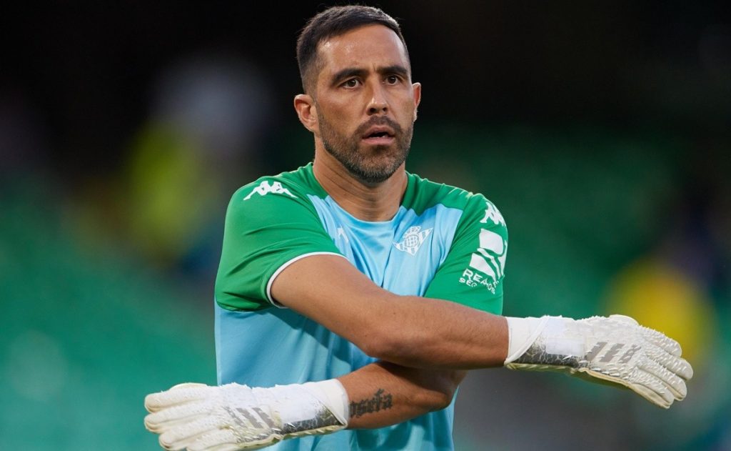 Borja Iglesias sobre los no inscritos en el Betis: “Están impacientes”