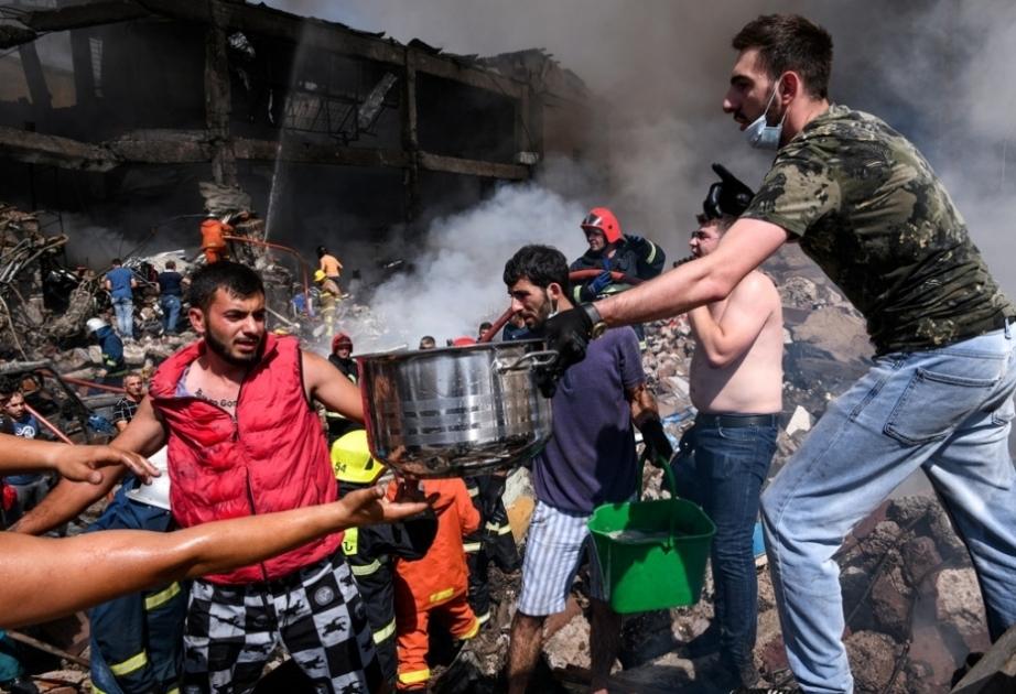Al menos 16 muertos y 60 heridos dejó la explosión y derrumbe de un edificio en Armenia