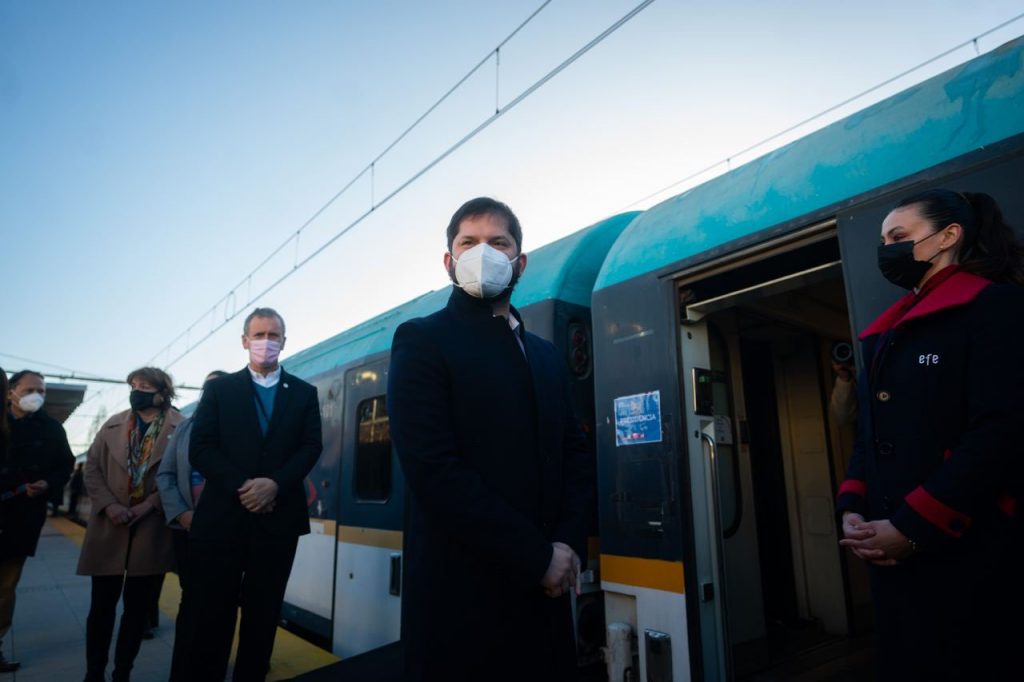Presidente Boric: Tren Santiago-Valparaíso es una “prioridad presidencial” y “los vamos a sacar adelante cueste lo que nos cueste”
