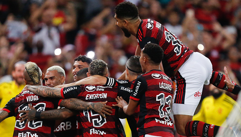 El Rey vuelve a la Libertadores: Vidal participa en la victoria del Flamengo sobre Corinthians