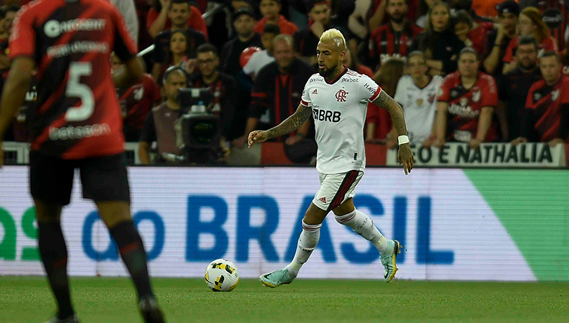 David Luiz se rinde en elogios para Arturo Vidal: “Su experiencia es absurda”