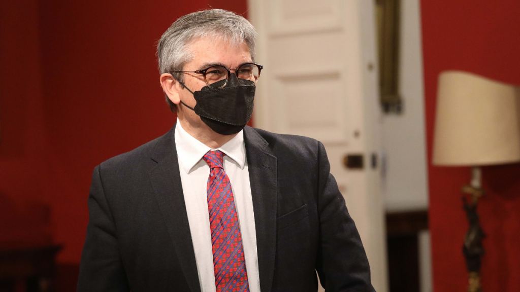 Ministro Marcel y desaceleración: “Tenemos que mirar con tranquilidad que la economía está haciendo el ajuste que necesita”
