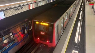 Metro de Santiago informa servicio parcial en Línea 1: Tres estaciones se mantienen cerradas