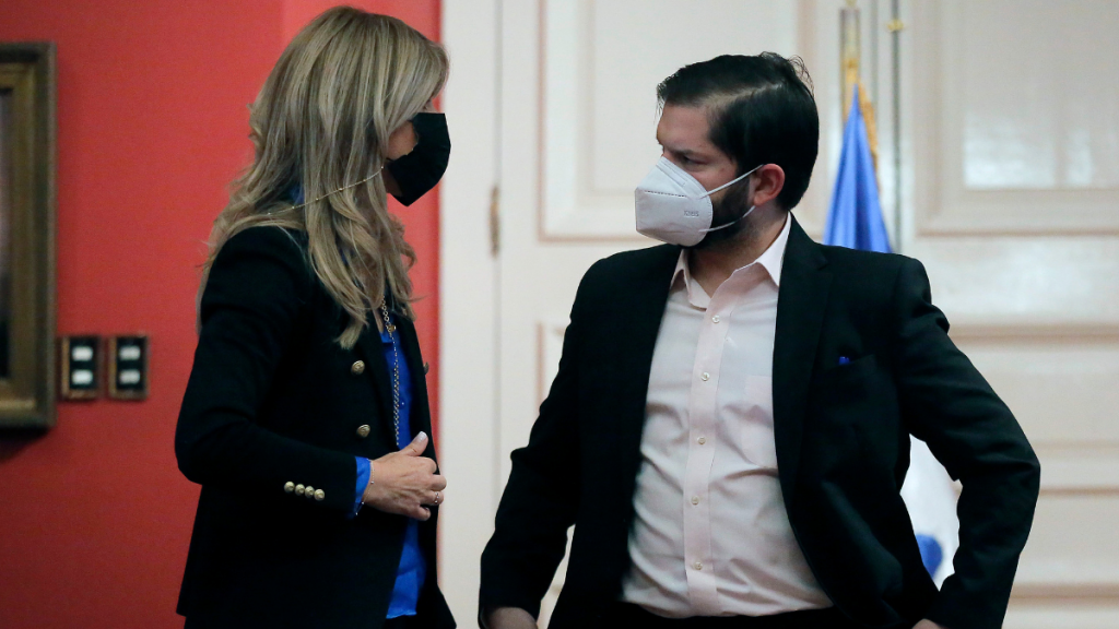 “Es parte de una canción”: Ministerio de las Culturas responde a Ximena Rincón tras emplazar al Presidente Boric por tuit de 2016