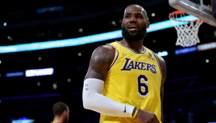 LeBron para rato: James extiende su contrato con los Lakers por dos años