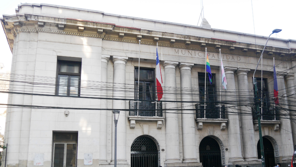 Contraloría ordenó instruir un sumario en la Municipalidad de Valparaíso por 2.321 cajas de alimento que no entregaron