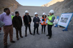 Ministro de Obras Públicas visitó construcción de Embalse Chironta en Arica y confirma inauguración antes de fin de año