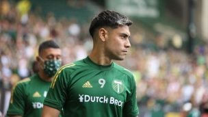 Felipe Mora vuelve a sufrir con su rodilla y será sometido a operación