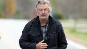 FBI determinó que Alec Baldwin apretó el gatillo en accidente durante la filmación de 