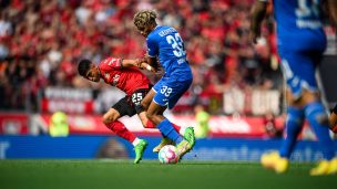 No levanta cabeza: Leverkusen vuelve a caer en la Bundesliga con Aránguiz en cancha