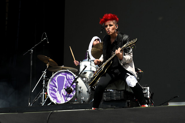 Dúo femenino chileno Frank’s White Canvas abrirá show de Guns N’ Roses en el Estadio Nacional