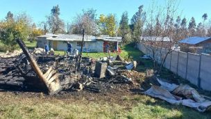 Atentado incendiario en La Araucanía: Desconocidos quemaron una casa de Pitrufquén