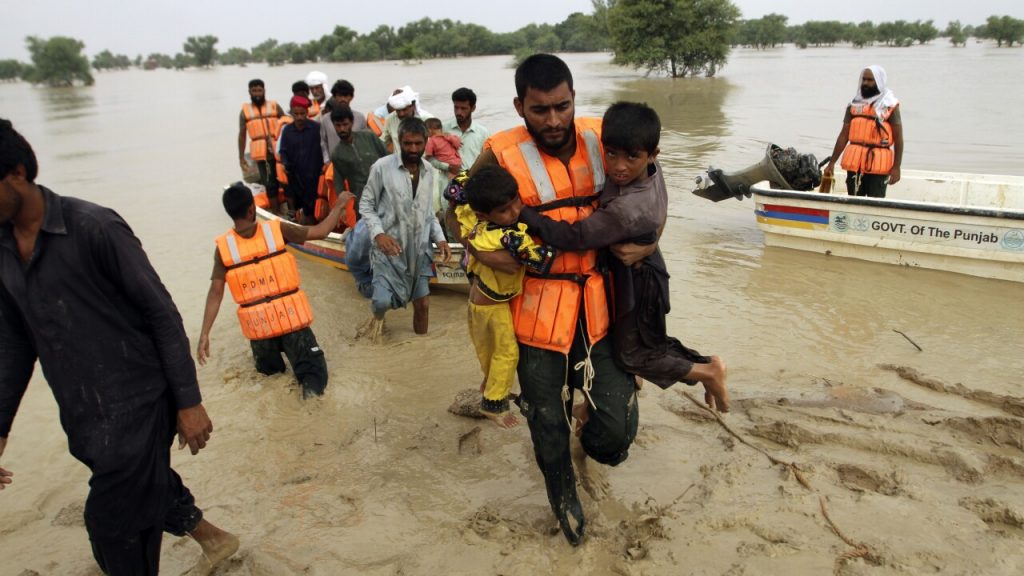 Aumentan a más de 1.100 los fallecidos por el temporal de lluvias en Pakistán