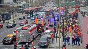 Derrumbe en una construcción en Las Condes deja una persona atrapada