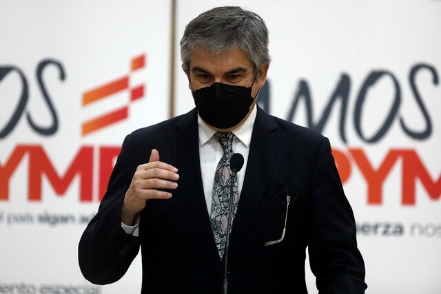 Mario Marcel anunció que las bencinas “bajarían en octubre”