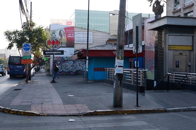Metro de Santiago por falla en Línea 2: “Continúan los trabajos para restablecer la energía y circulación de trenes”