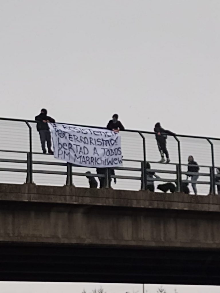 Miembros de la CAM bloquean con barricadas tránsito en Cruce Victoria