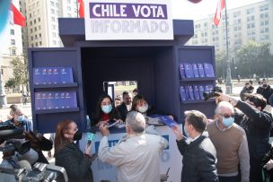 Gobierno inaugura kiosco para repartir la propuesta de nueva Constitución