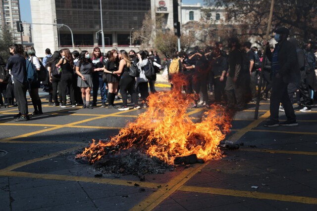 Estudiantes realizan vandalismo en la Alameda