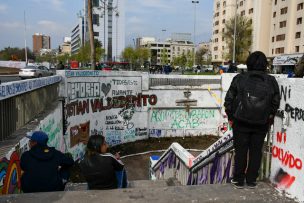 Metro no tiene contemplado aún abrir el acceso principal de la estación Baquedano