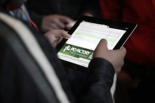 Roban tienda PC Factory en Las Condes: delincuentes disparan al aire