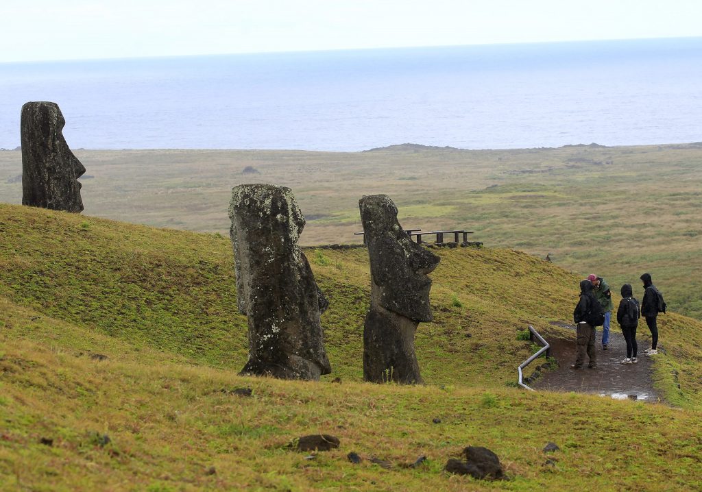 Declaran Alerta Roja para la Provincia de Isla de Pascua por incendio forestal