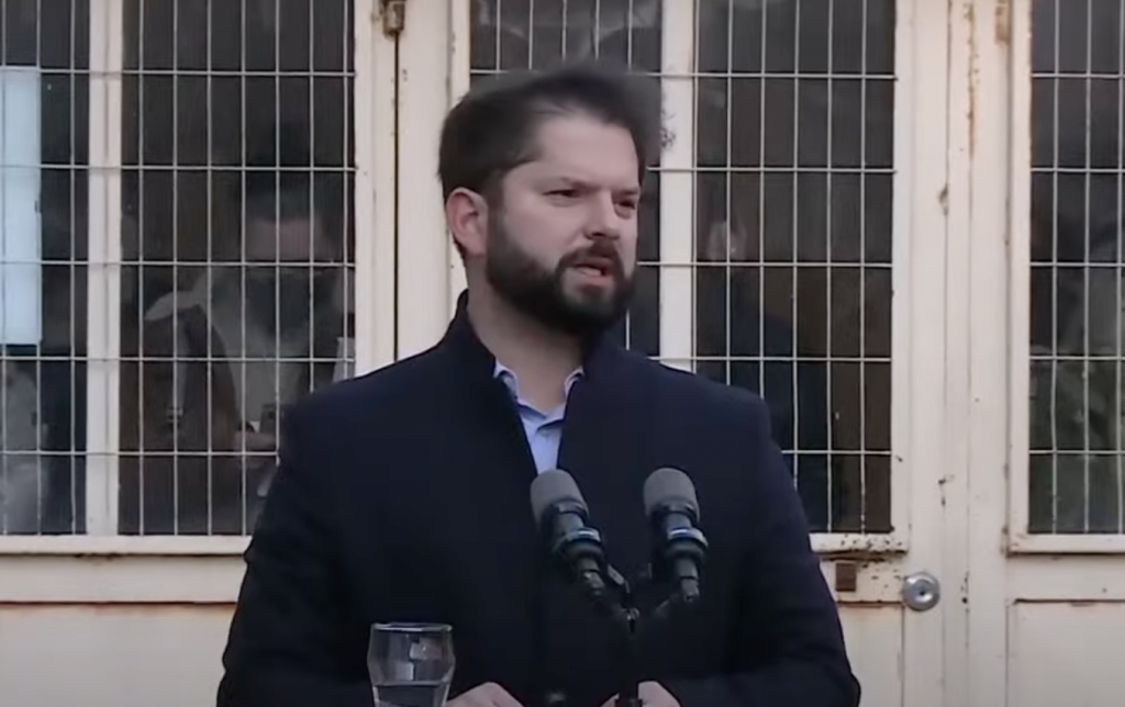 Presidente Boric tras votar: “Ejerzamos nuestro derecho y deber a escribir nuestra historia mediante el voto”