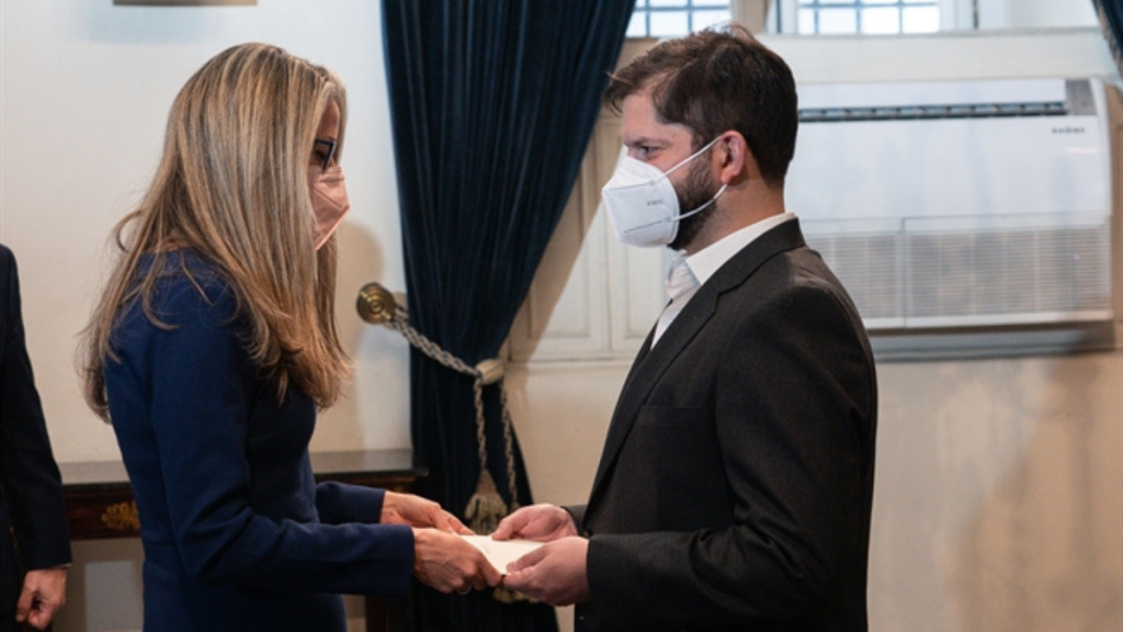 Además de Israel, Presidente Boric recibió cartas credenciales de otros cinco nuevos embajadores