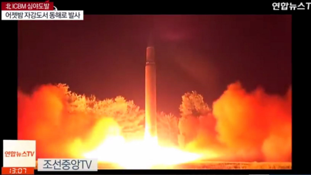 Corea del Norte lanza dos misiles balísticos en respuesta a las maniobras marítimas de Seúl, Tokio y Washington