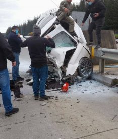 Dos personas perdieron la vida tras chocar con un peaje en Los Álamos