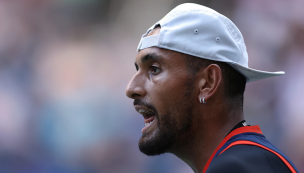 Otra vez Nick: Kyrgios escupe a la malla y alega por el olor a marihuana en el US Open