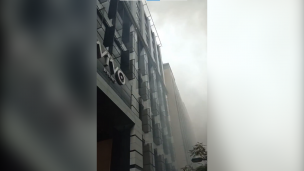 Incendio afecta a Mall Vivo Imperio de Santiago centro