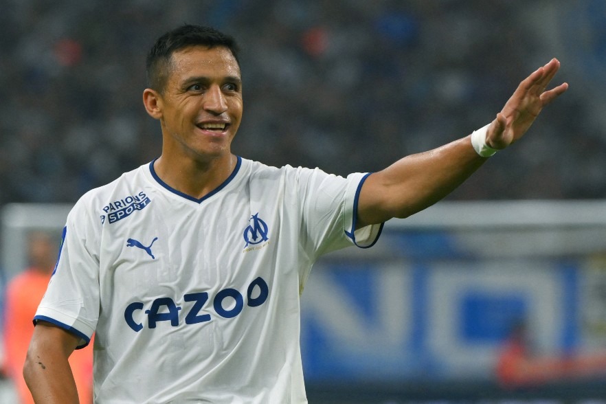 “Un verdadero veneno para las defensas rivales”: prensa europea se deshace en elogios para Alexis