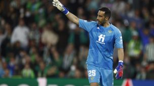 Claudio Bravo es titular en el debut del Betis en la Europa League