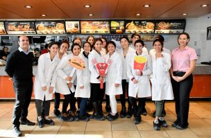 Vuelve “Puertas Abiertas”, la iniciativa que lleva a los consumidores a conocer por dentro las cocinas de McDonald’s en Chile