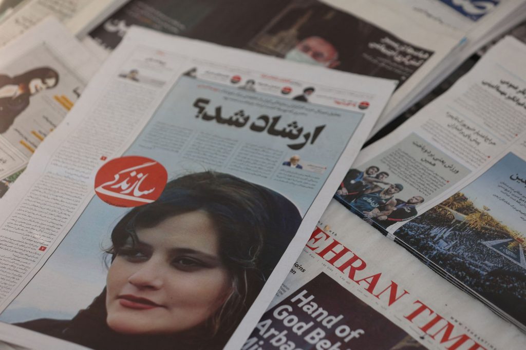 Al menos 36 heridos en Kurdistán iraní tras protestas por muerte de joven detenida: usaba velo de forma “incorrecta”